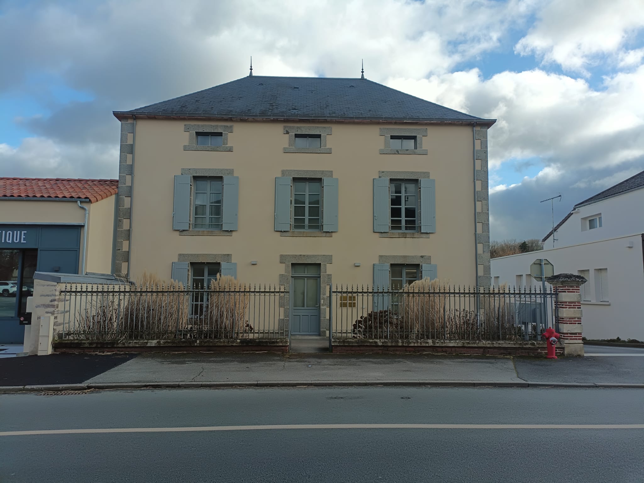 Façade du cabinet Sens de Vie - Naturopathe 79380